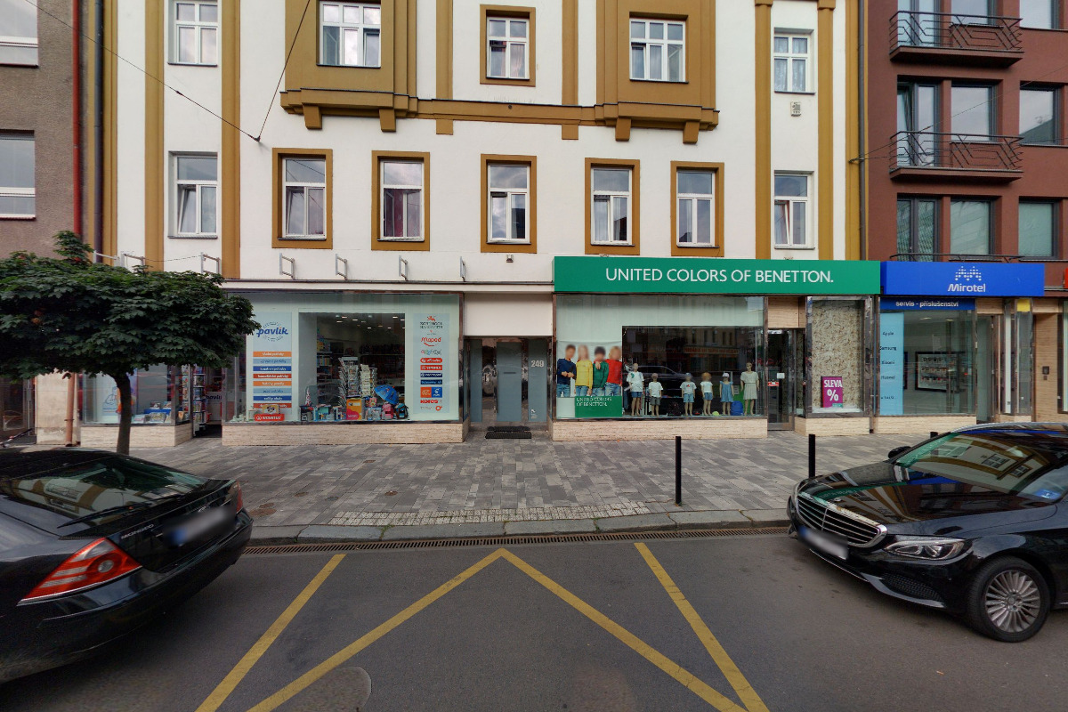 UNITED COLORS OF BENETTON. foto 1