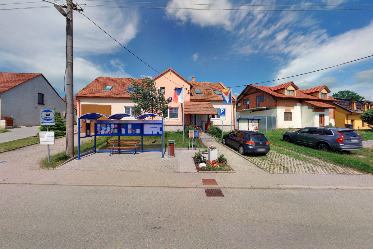 Bukovina - obecní úřad foto 2