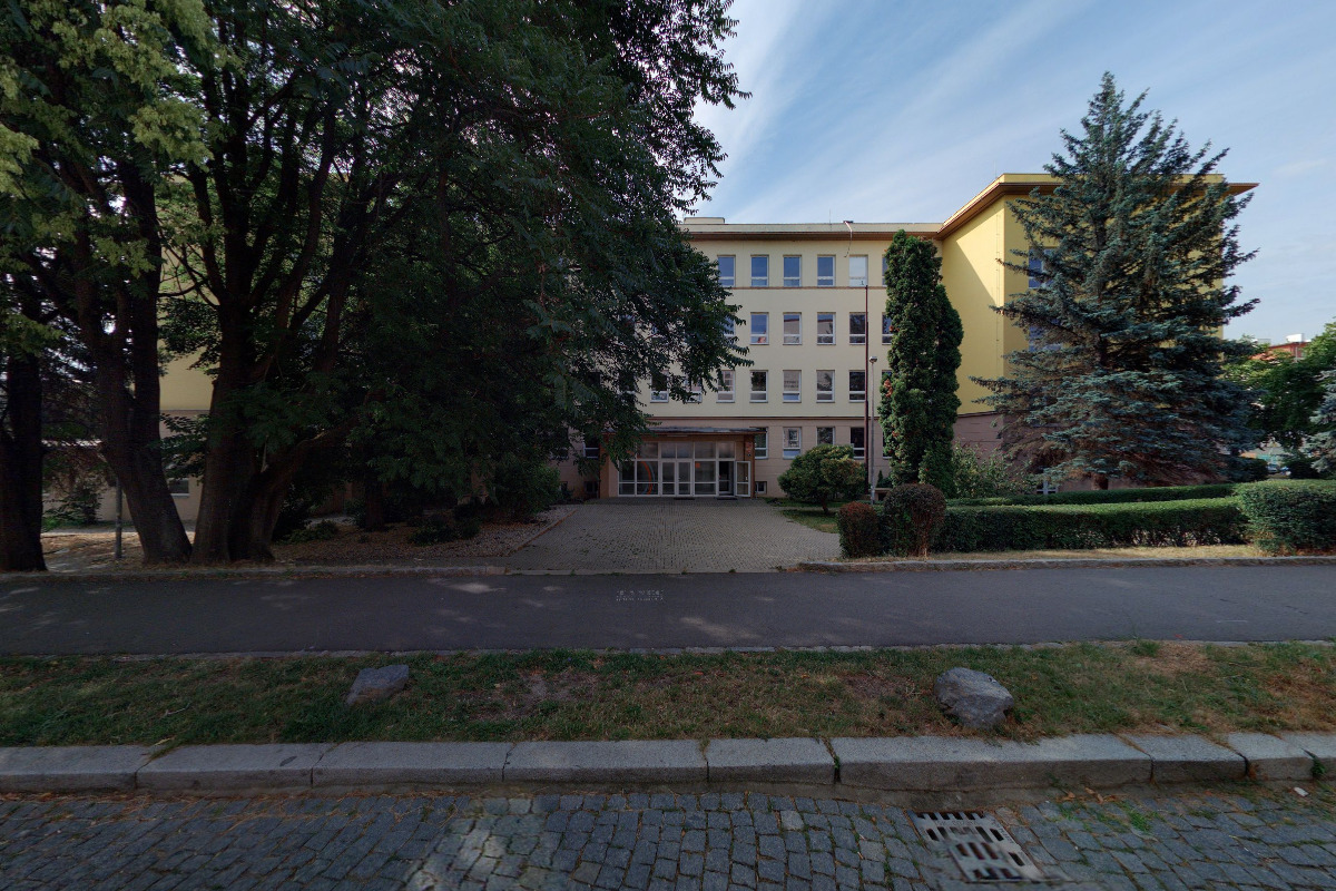 Gymnázium Praha 10, Omská