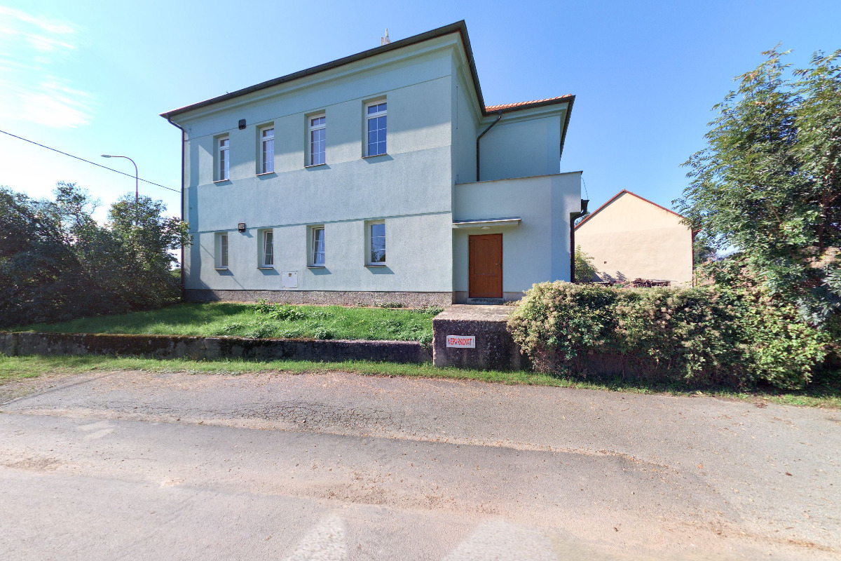 Ostrov - obecní úřad foto 2