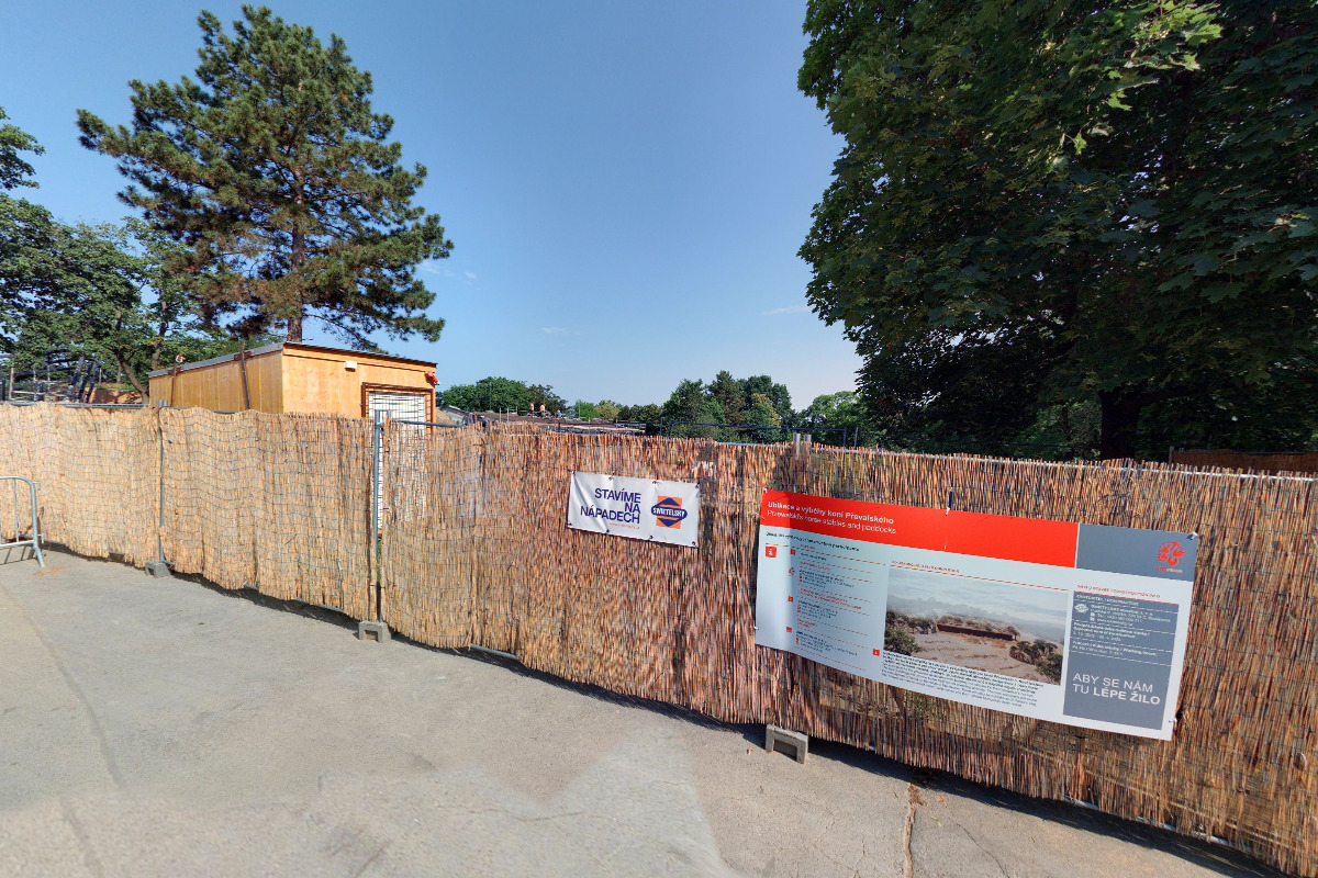 Stánek Pomáháme jim přežít