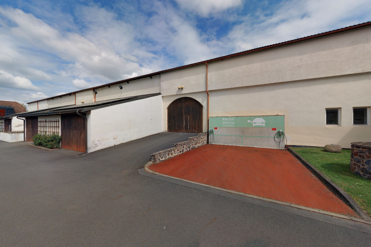 Yard Resort Golf Club - nabíjecí stanice