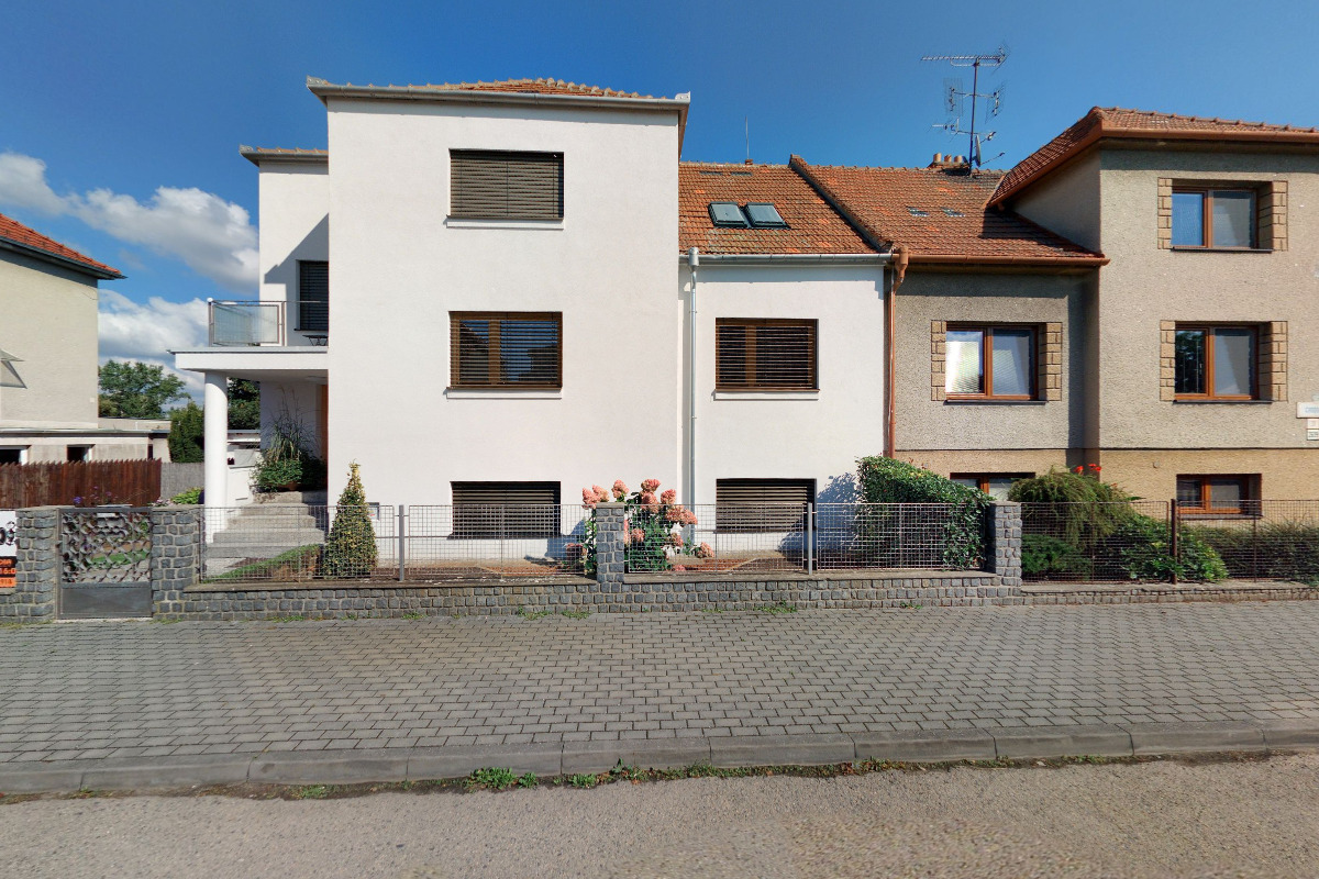 Hana Bílá - Nákladní pneu