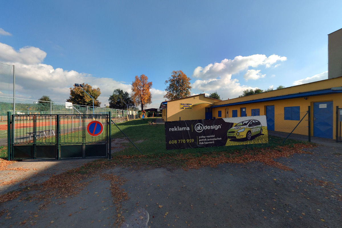 Hospoda u fotbalového hřiště