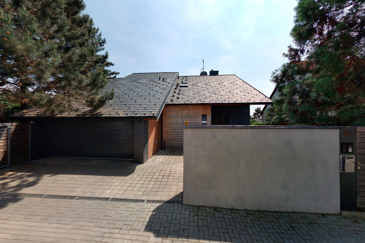 RS CENTER, spol. s r.o.