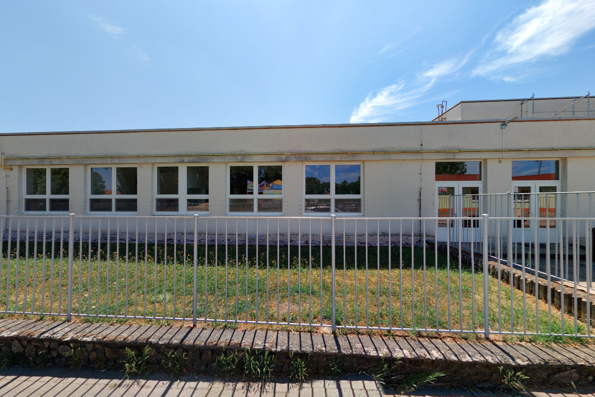 Základní škola, Hostěradice, okres Znojmo