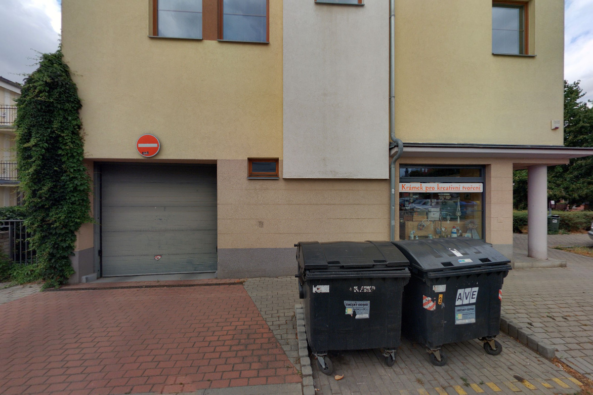 Andrea Petráková - Second Avenue