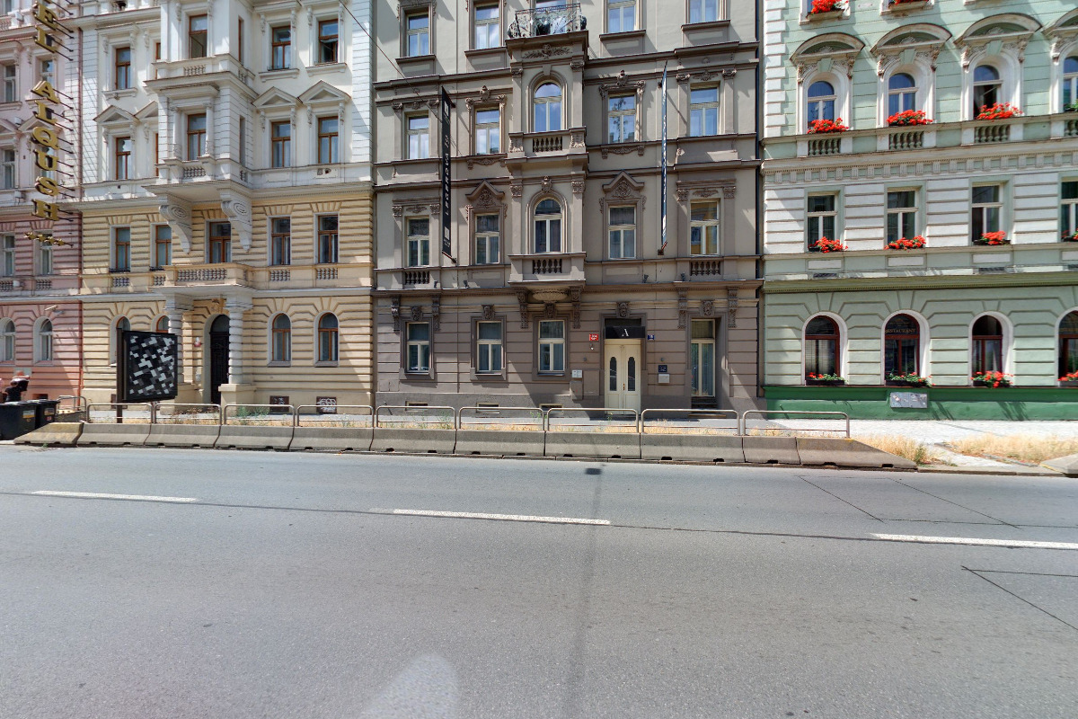 Avenue Legerova 19****