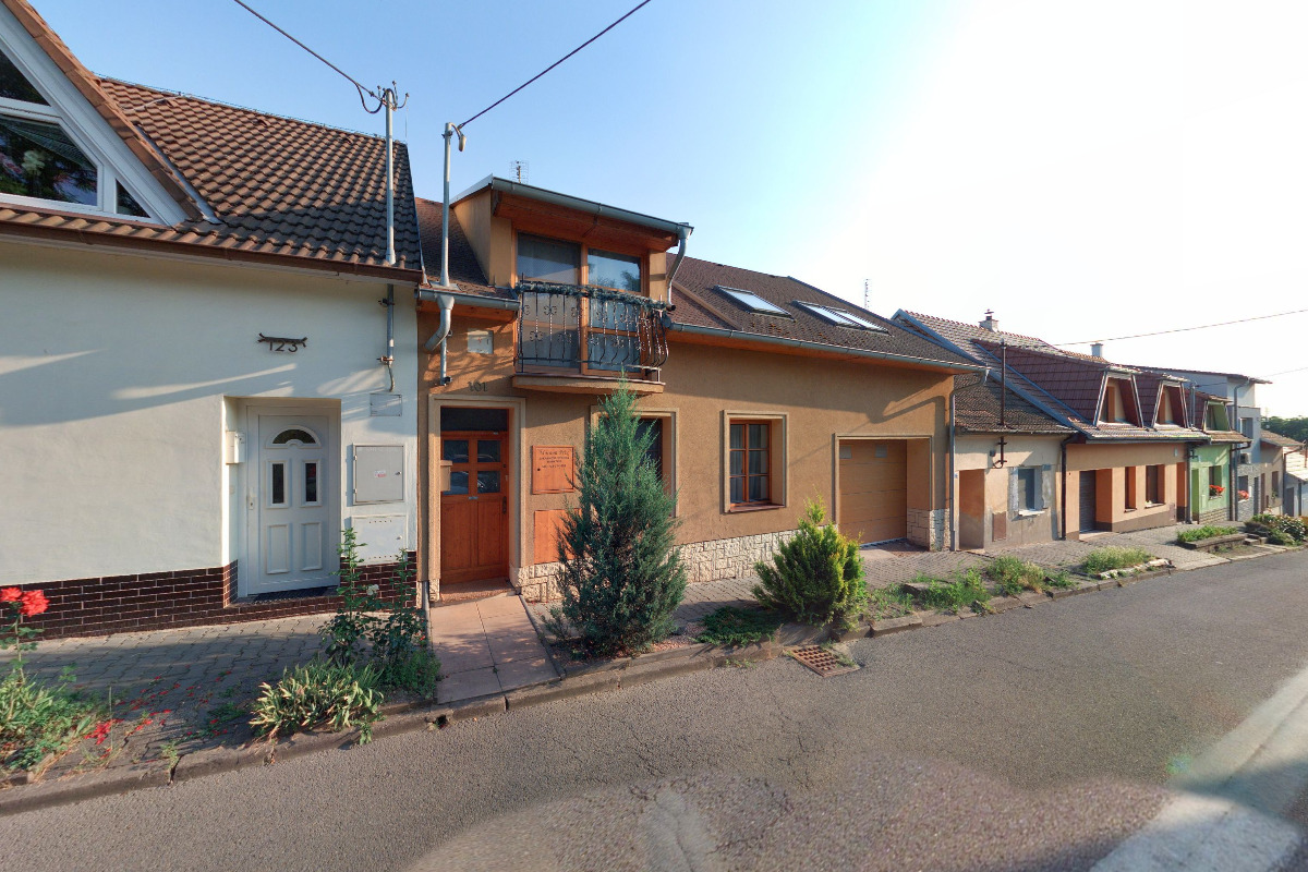 Višňovský nábytek