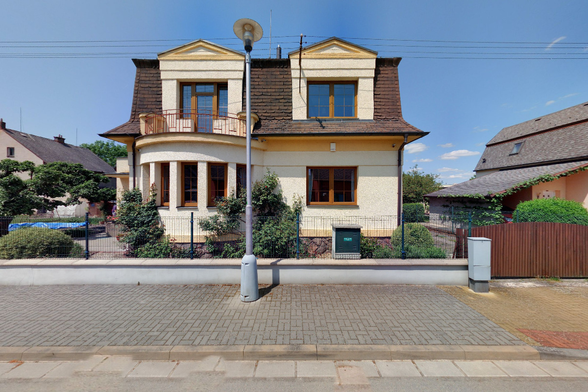 HOLMES ENGLISH, s.r.o.