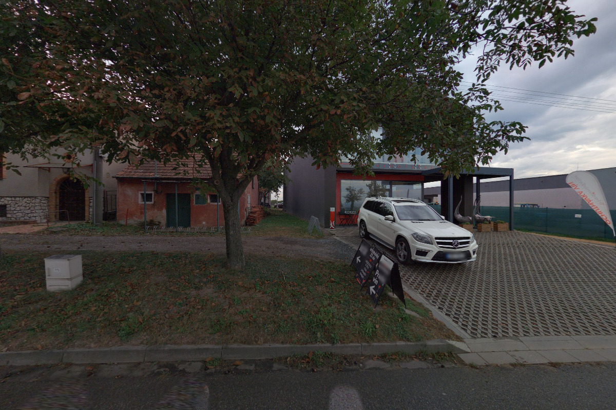 Vinařství Vladimír Tetur - nabíjecí stanice