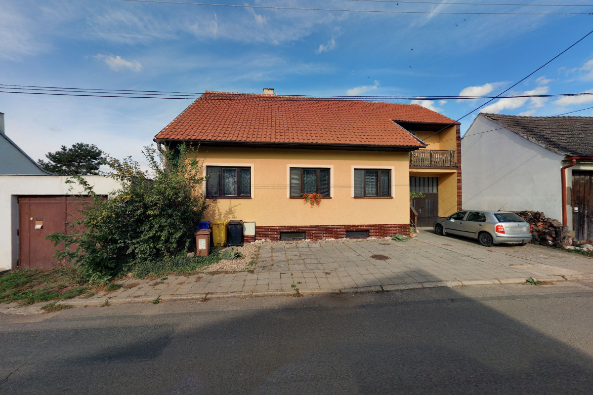 Věstonická jízdárna