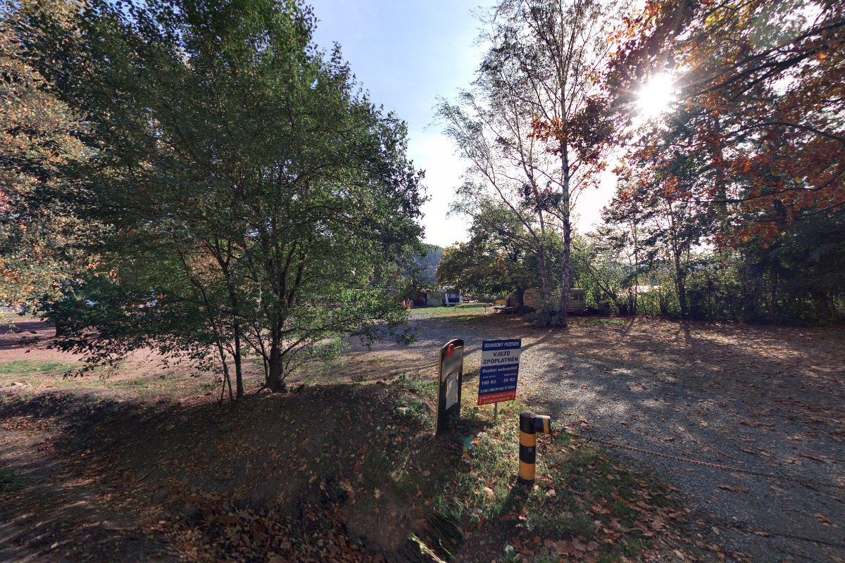 Pláž a občerstvení u přístavu