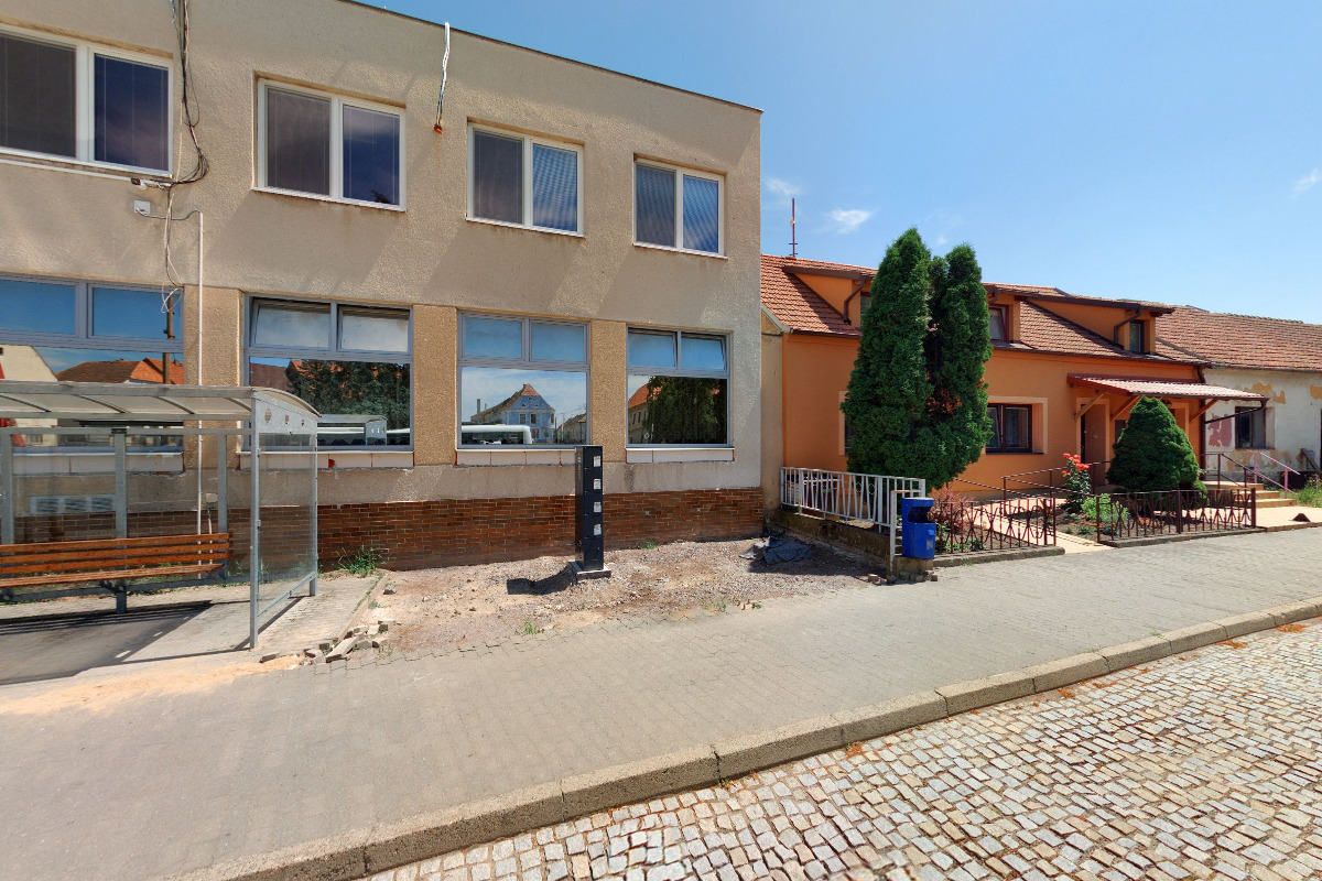 Nabíjecí stanice pro elektrokola a mobilní zařízení