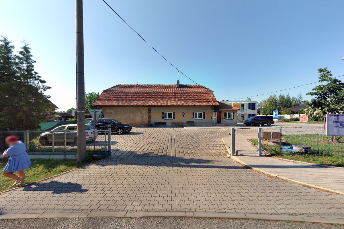 Květnice - obecní úřad foto 2