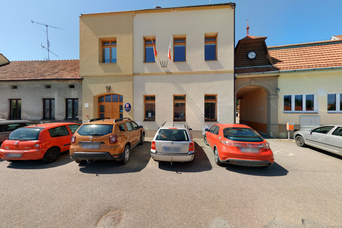 Neslovice - obecní úřad foto 2