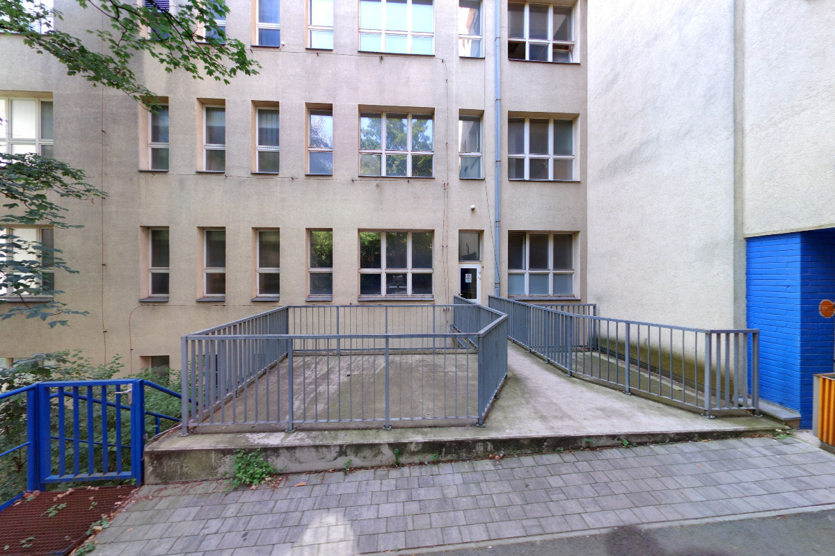 Lůžková část kliniky infekčních nemocí - Fakultní nemocnice Bulovka