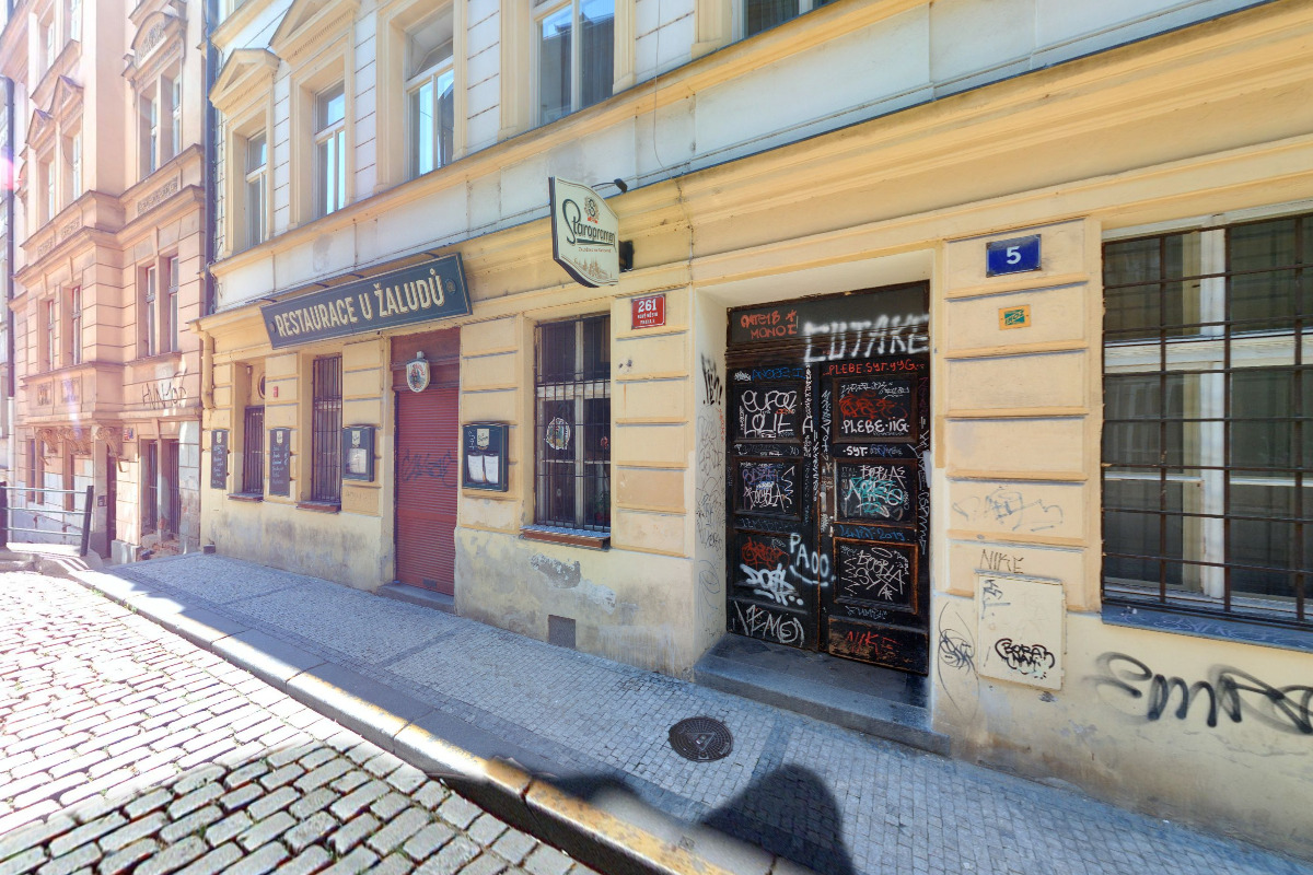 Spacious and Quiet Attic Flat in Centre + PARKING