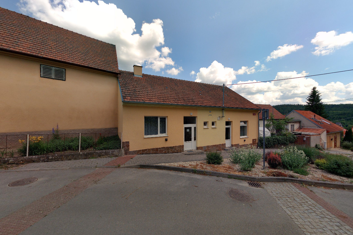 Obecní knihovna Ostrov u Macochy foto 2