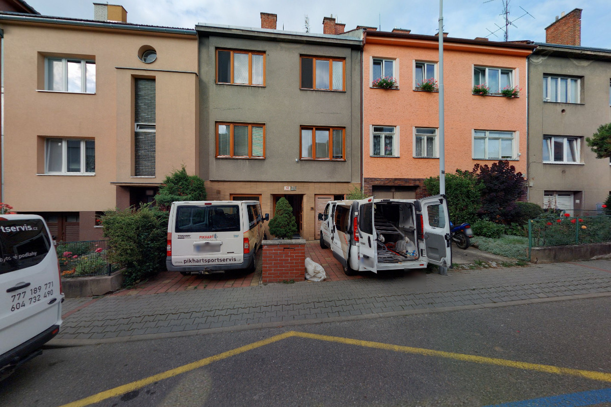 PIKHARTSPORTSERVIS, s.r.o.