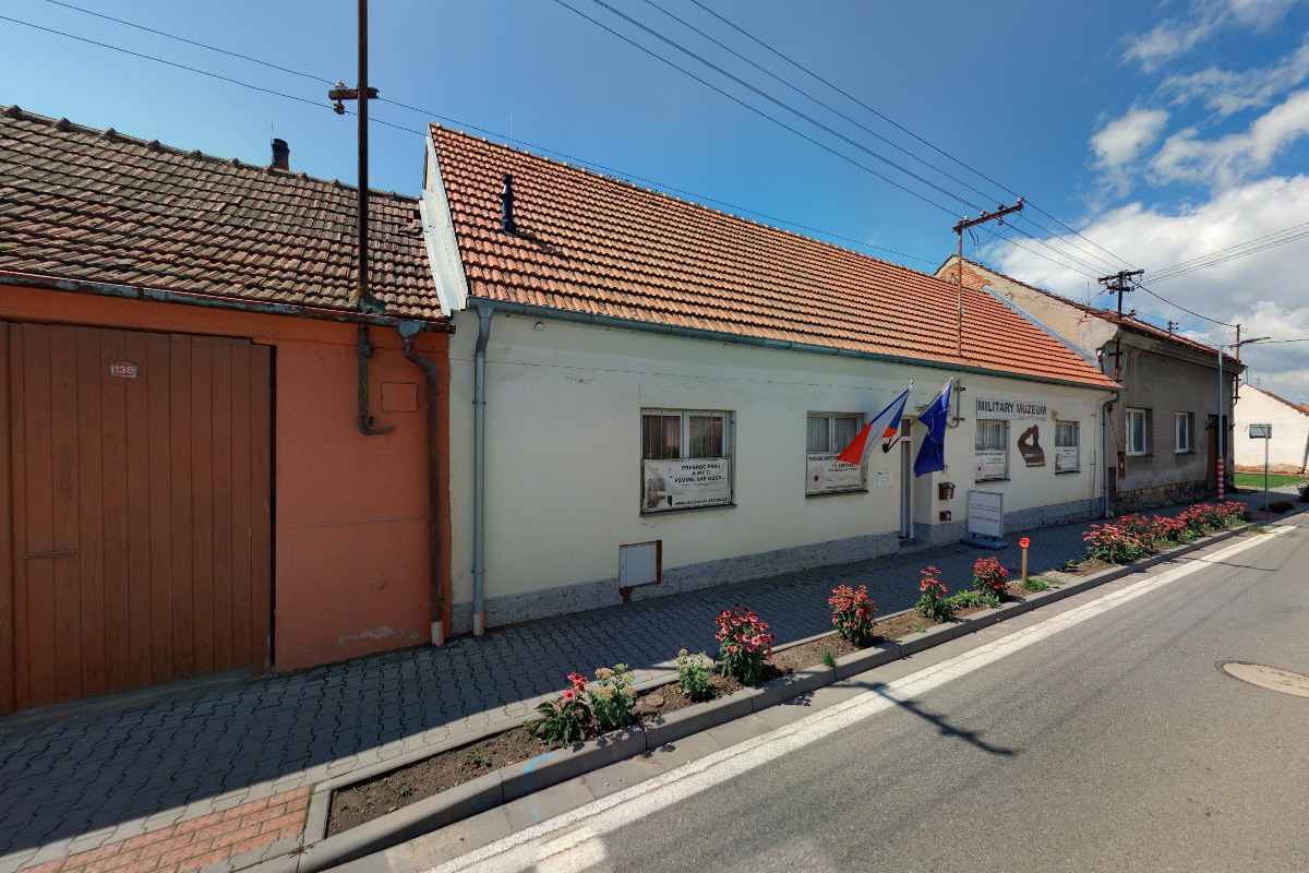 Knihovna - Military muzeum generála Sergěje Jana Ingra