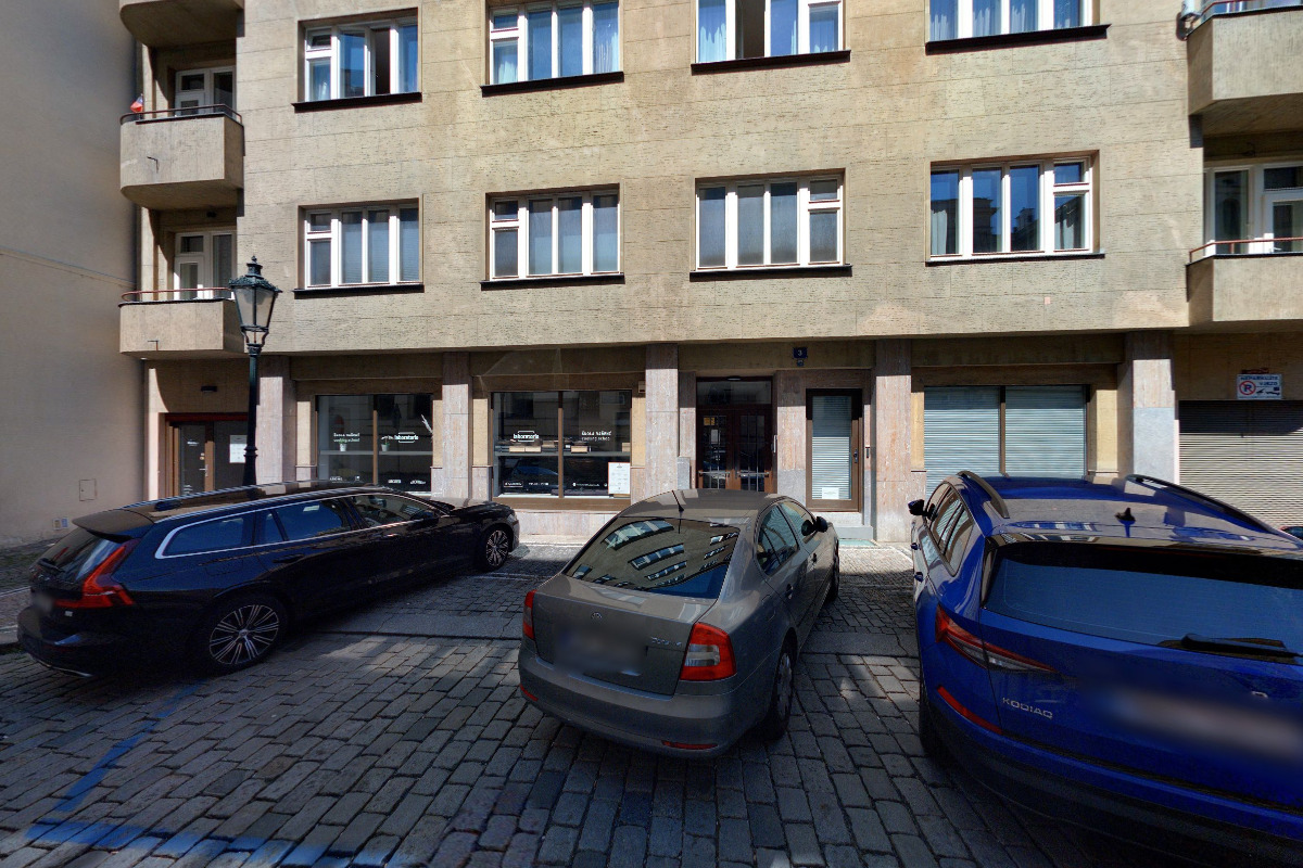 Peníze za půdu, s.r.o.