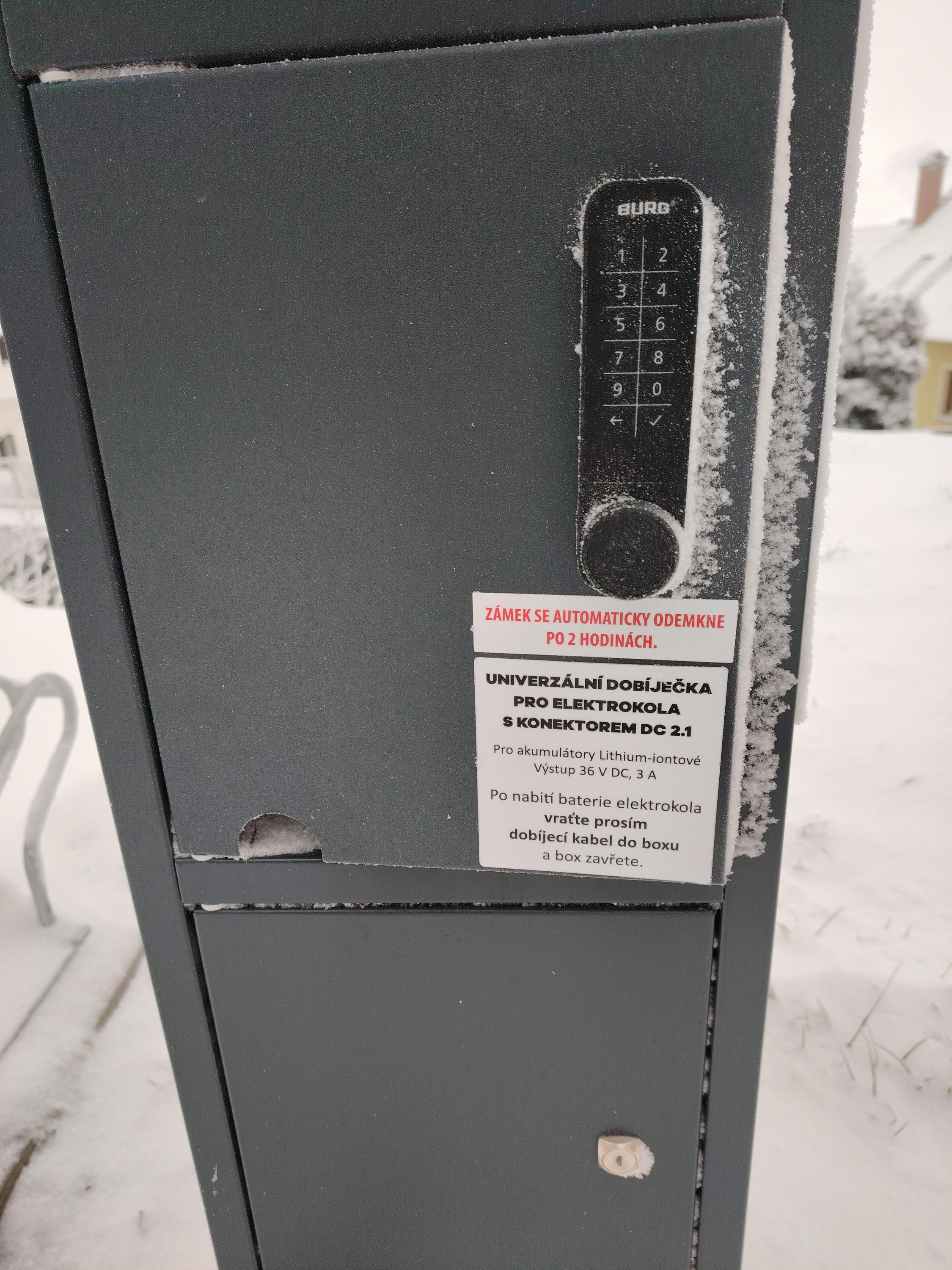 Nabíjecí stanice pro elektrokola a mobilní zařízení foto 2