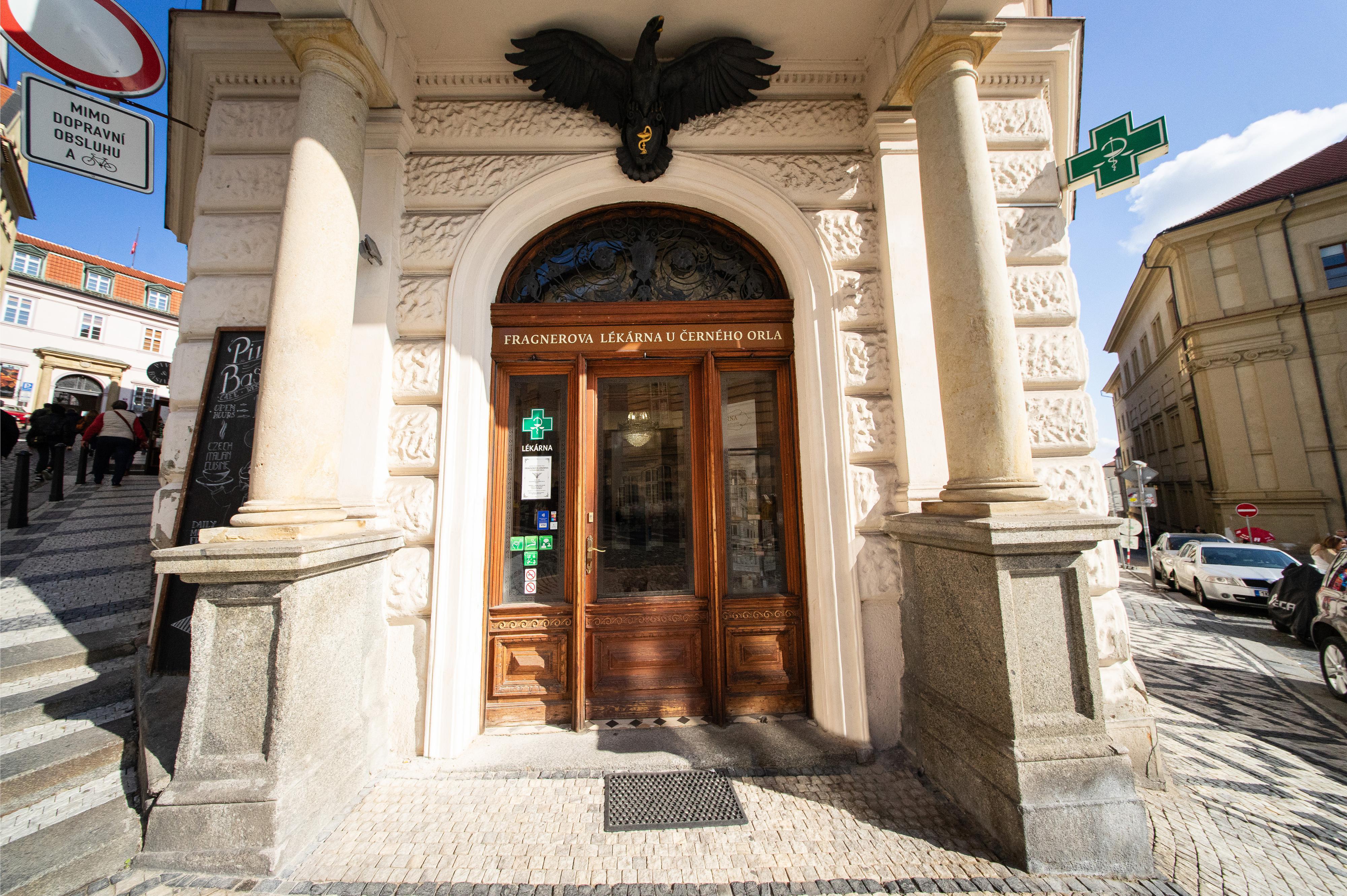 Fragnerova lékárna U Černého orla foto 1