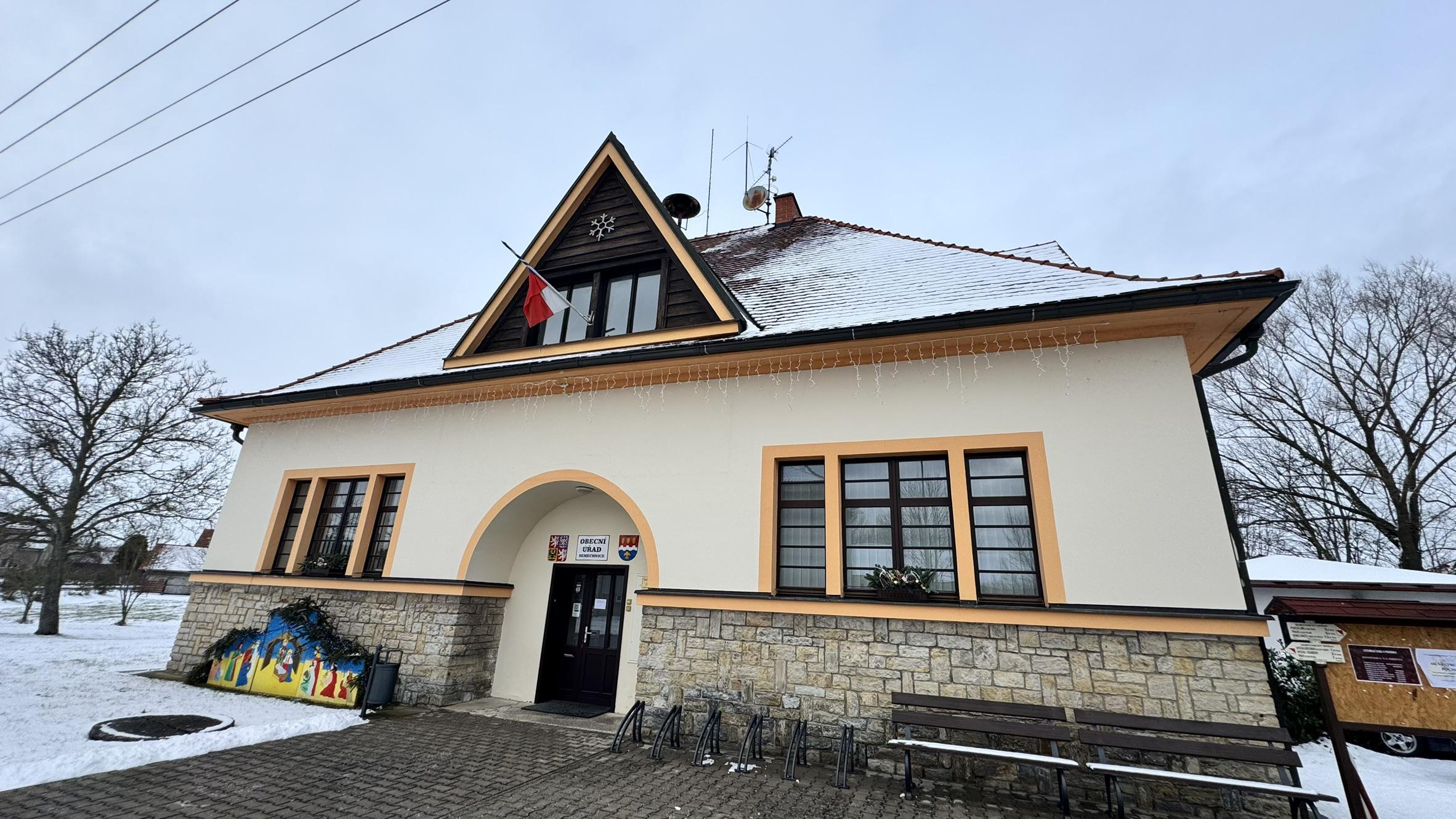 Semechnice - obecní úřad foto 3