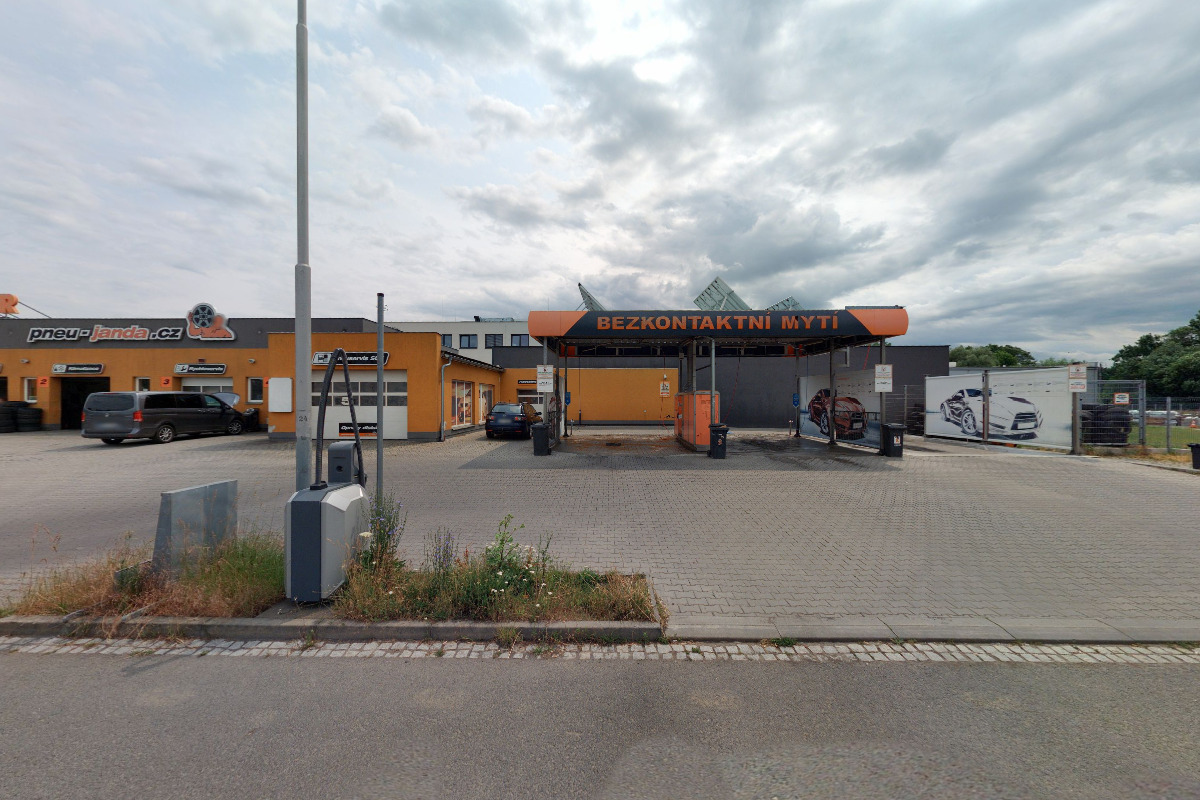 PNEUSERVIS JANDA - automyčka