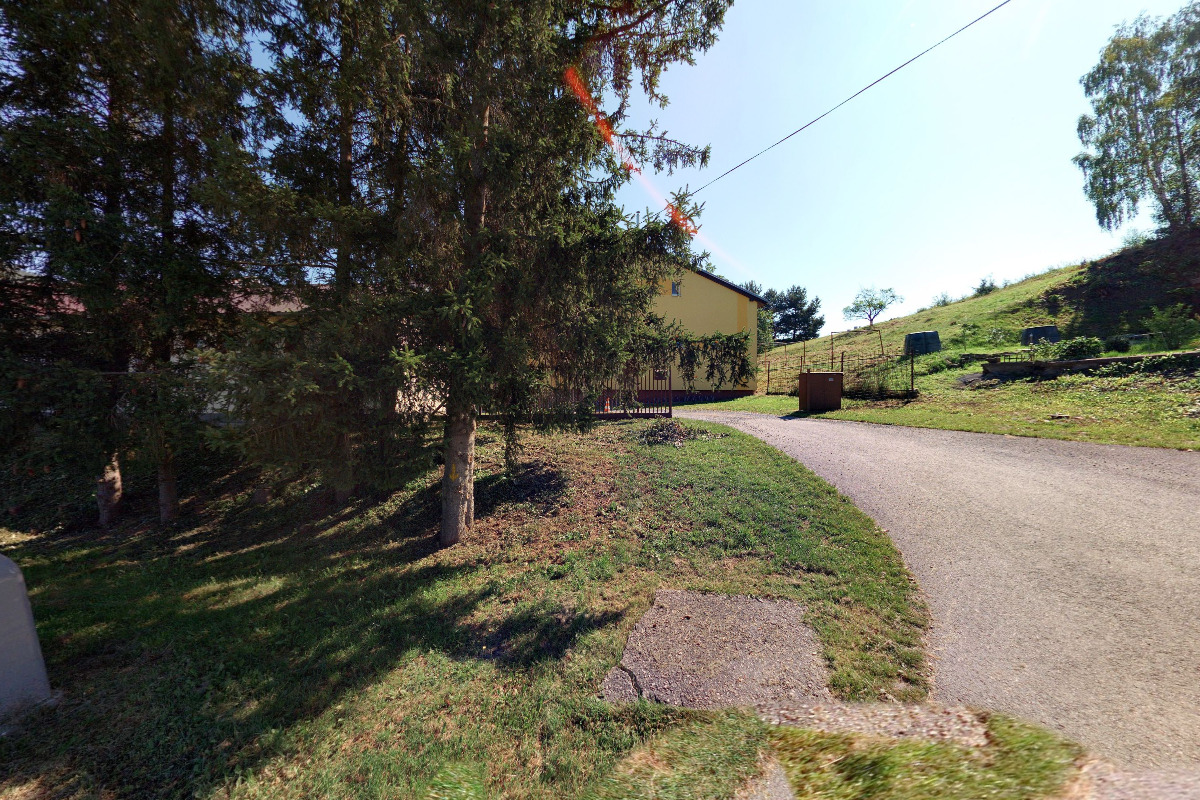 Ubytovna na hřišti foto 1