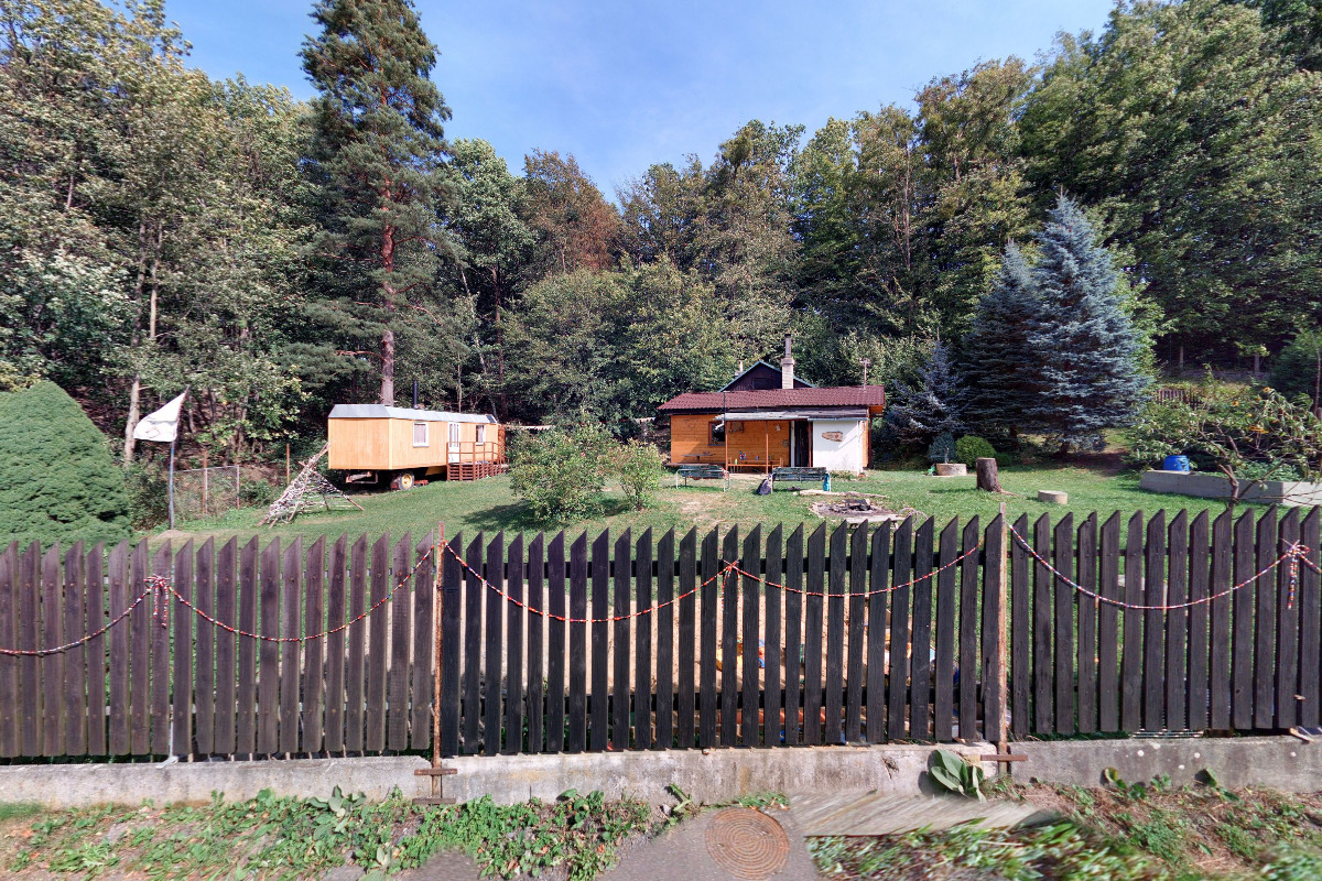 Lesní mateřská škola a komunitní klub Pecka