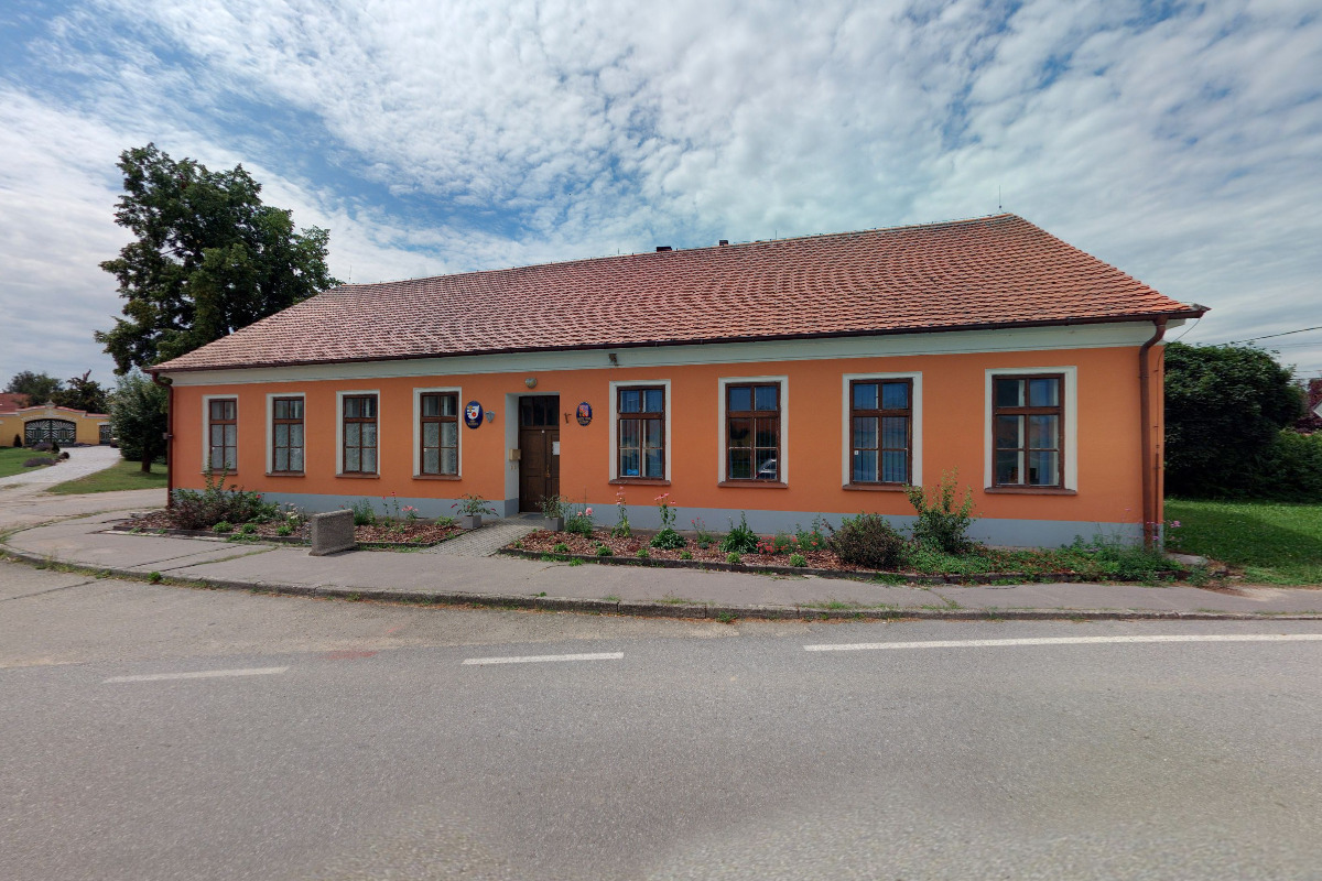 Mazelov - obecní úřad foto 3