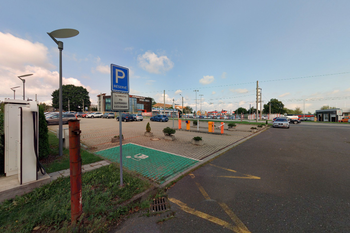 Dobíjecí stanice Polyfazer