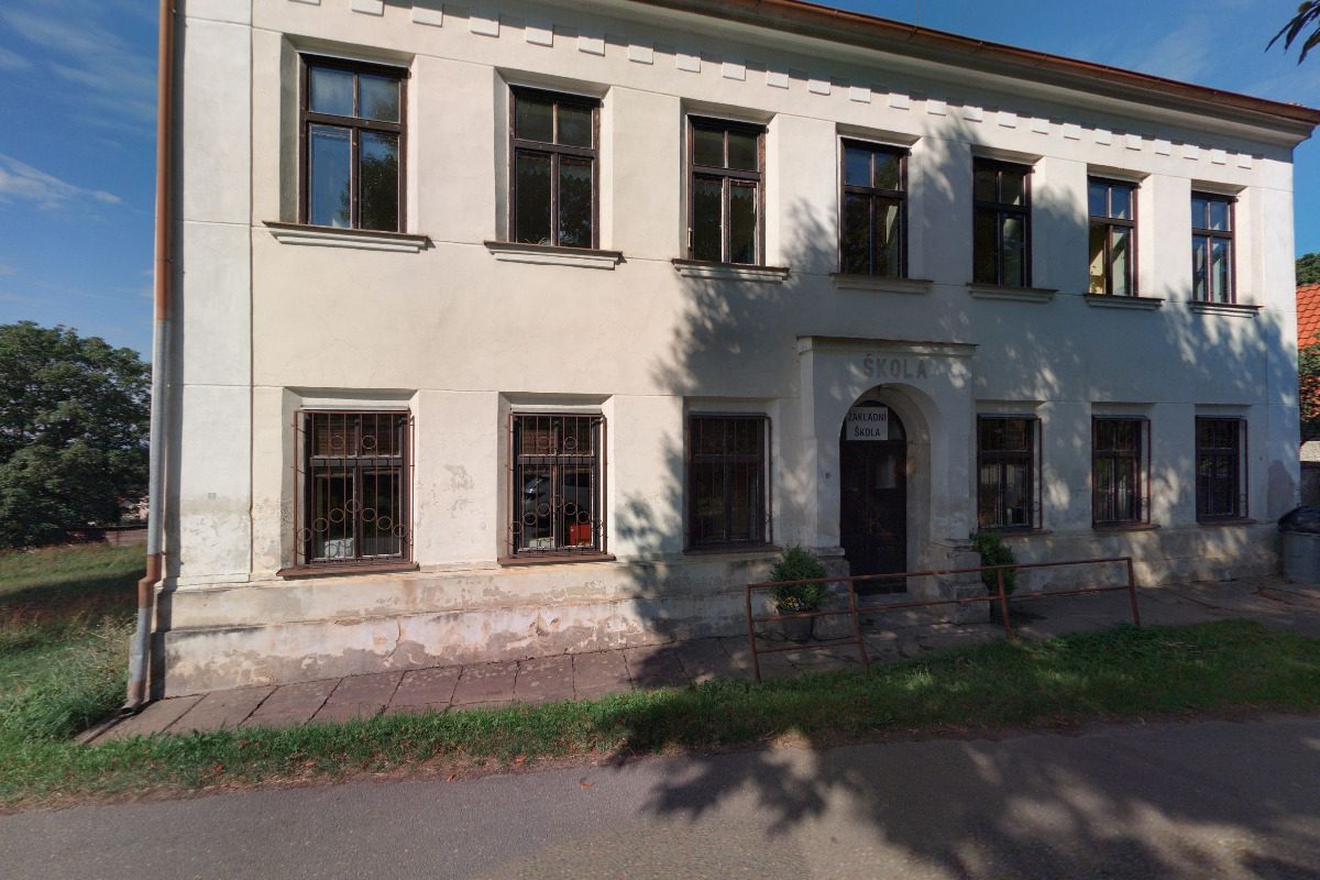 Dětský domov, Základní škola a Školní jídelna, Radenín foto 5