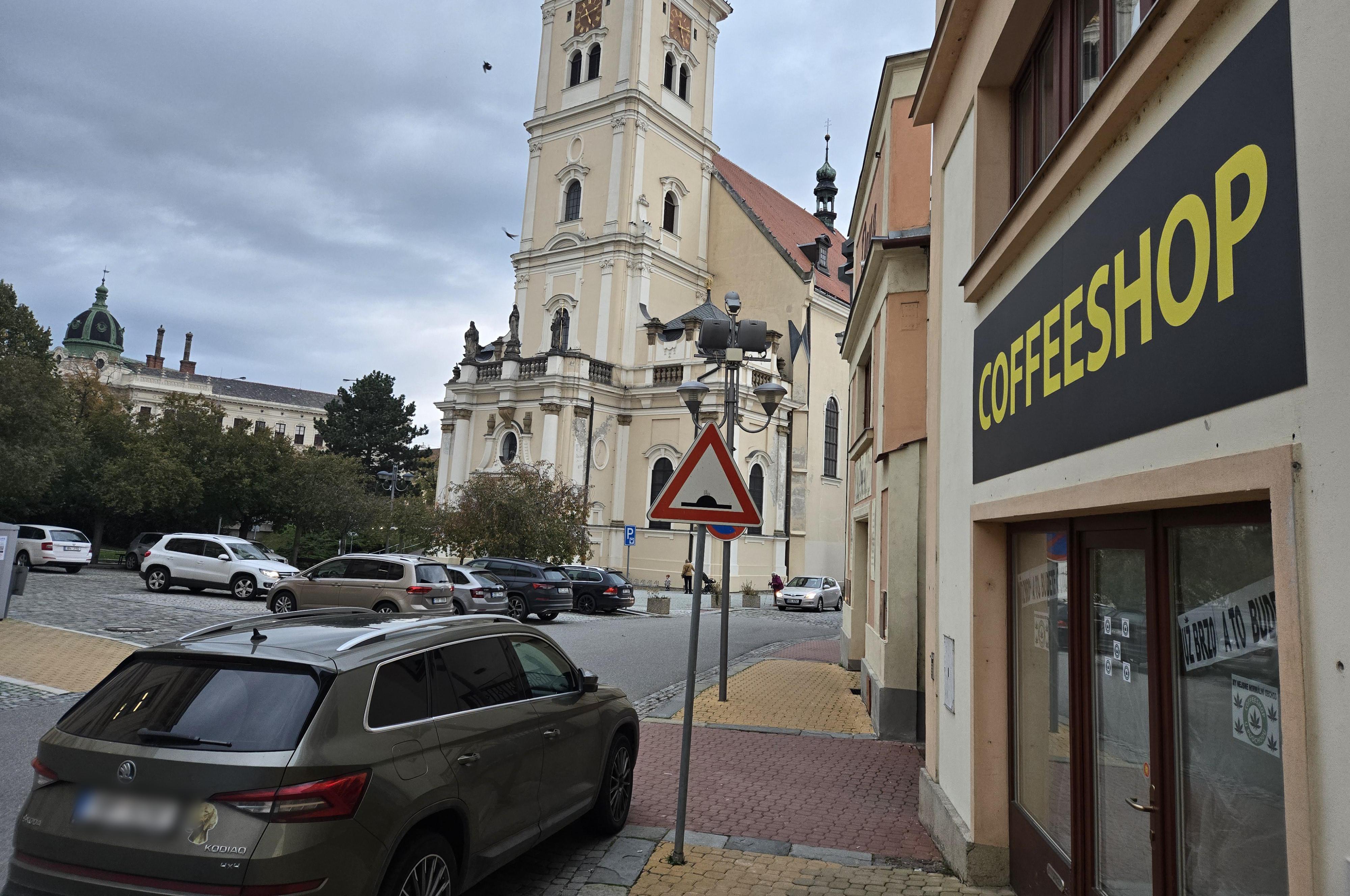 COFFEESHOP U PODCHODU