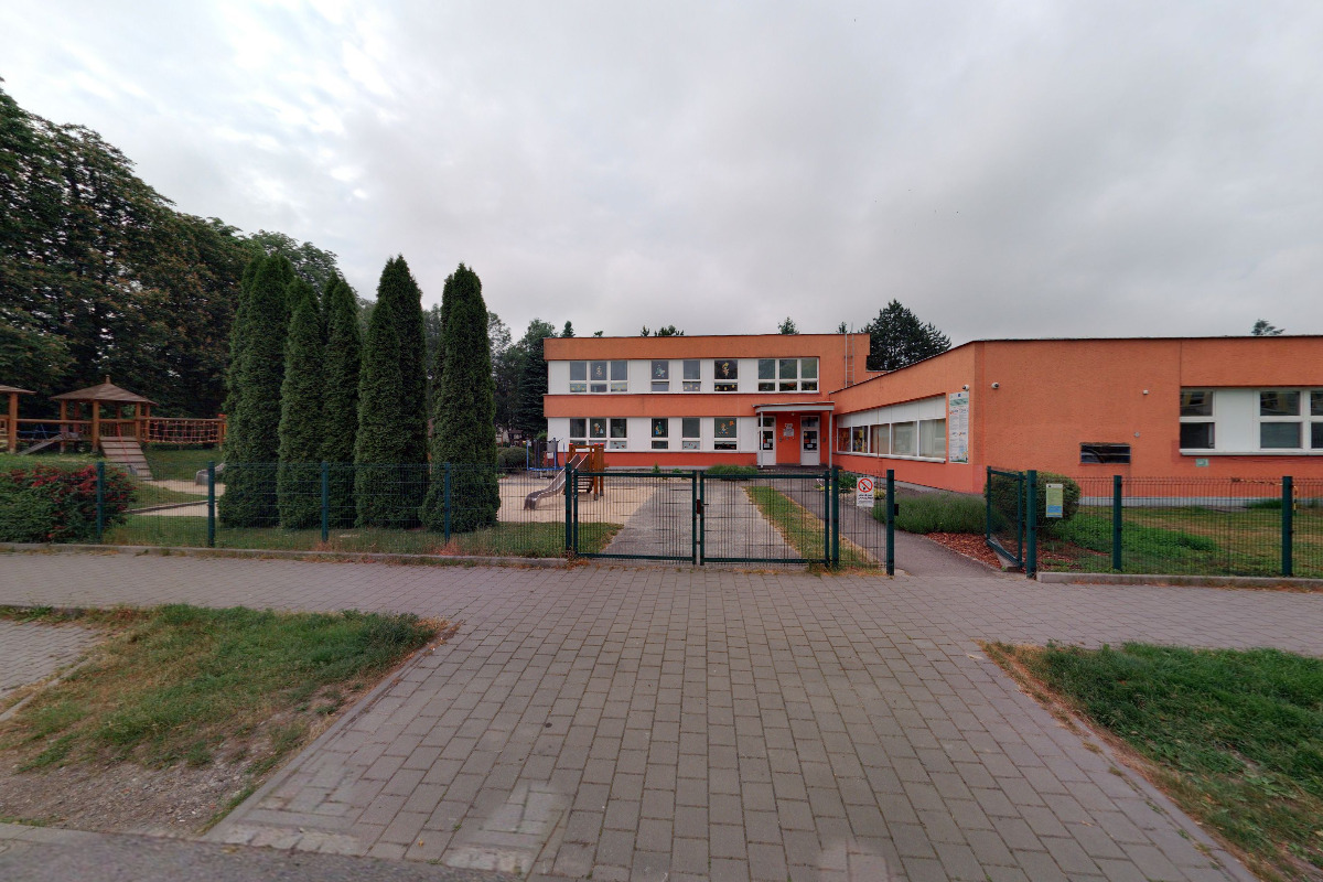 Základní škola a Mateřská škola Dělnická - U Máji foto 2