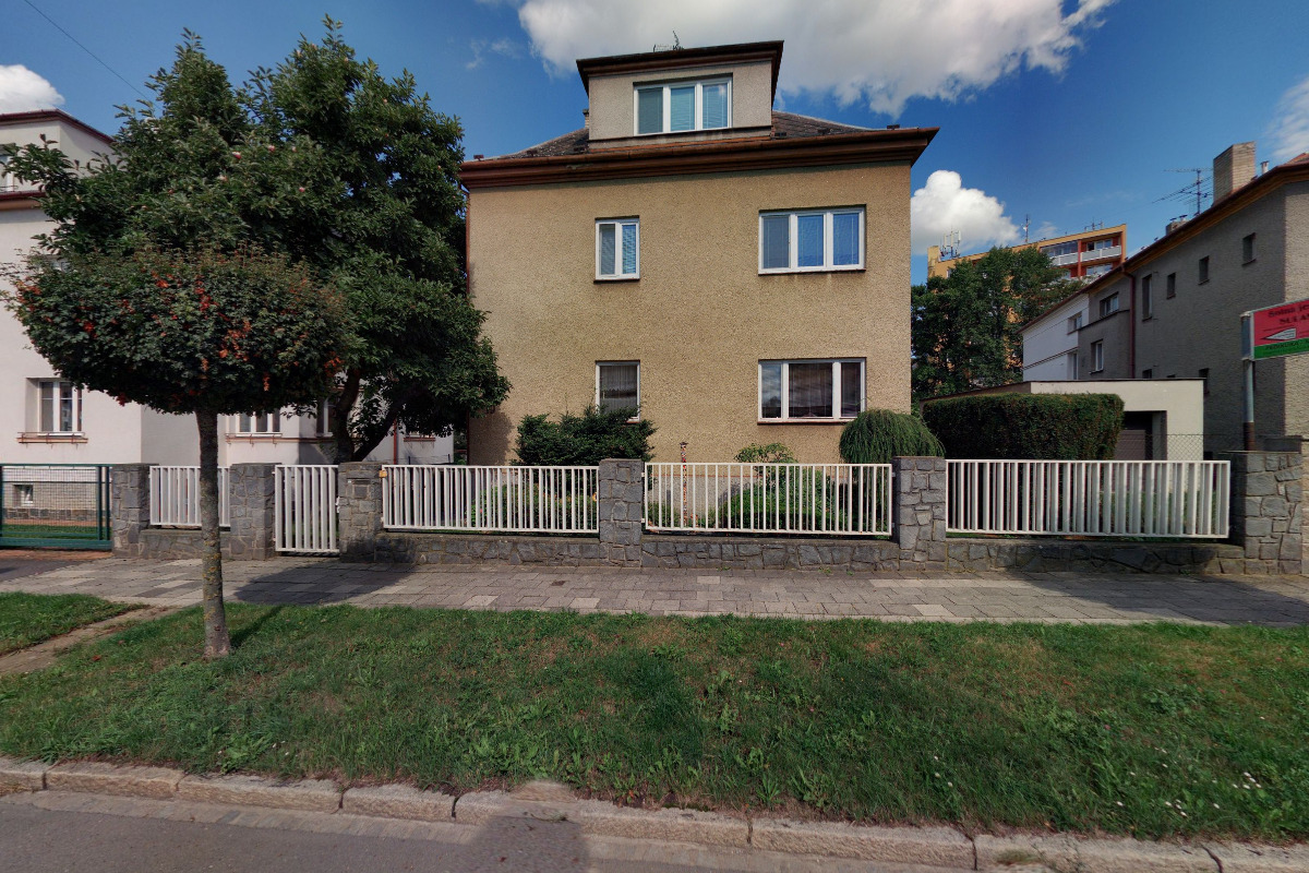 Pedikúra a manikúra - Julie Budová