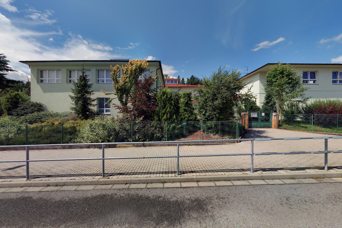 Základní škola a Mateřská škola Borek foto 2