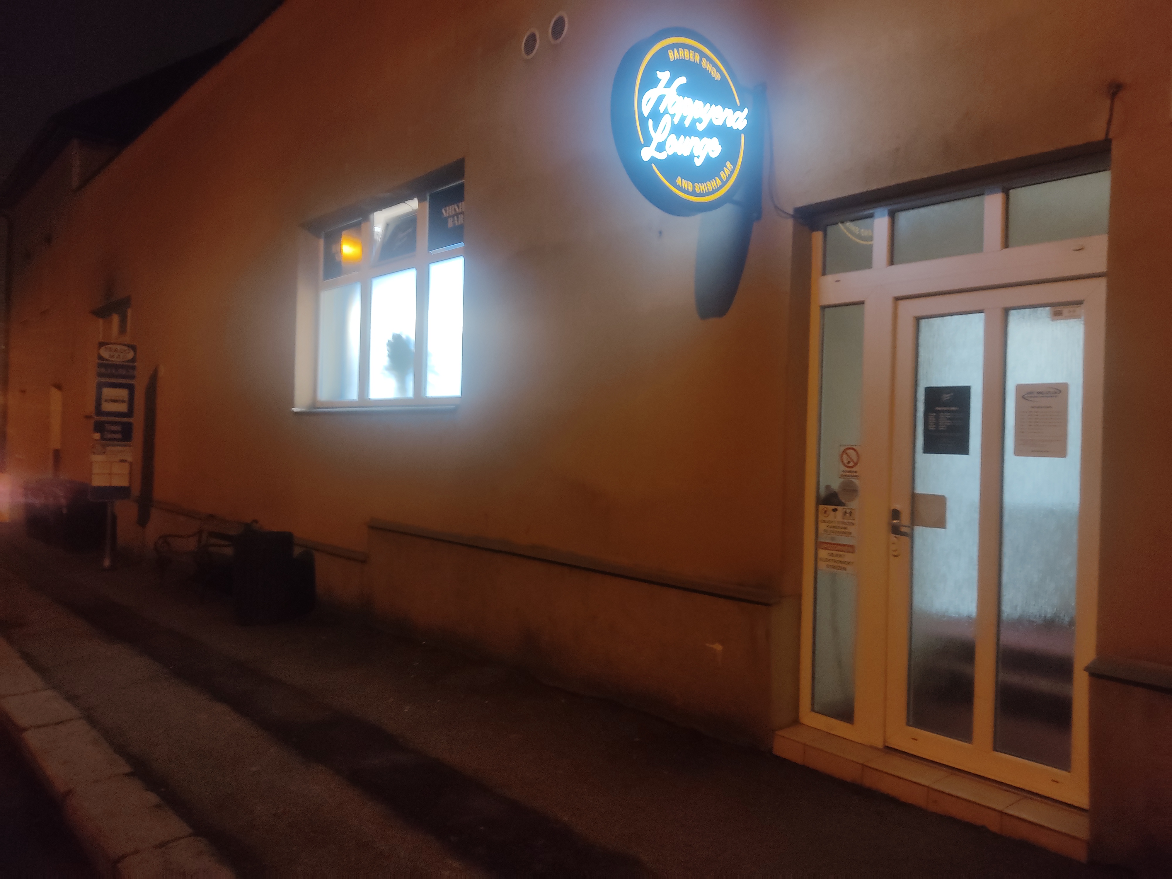 Happy end lounge barber shop a cocktail bar foto 3