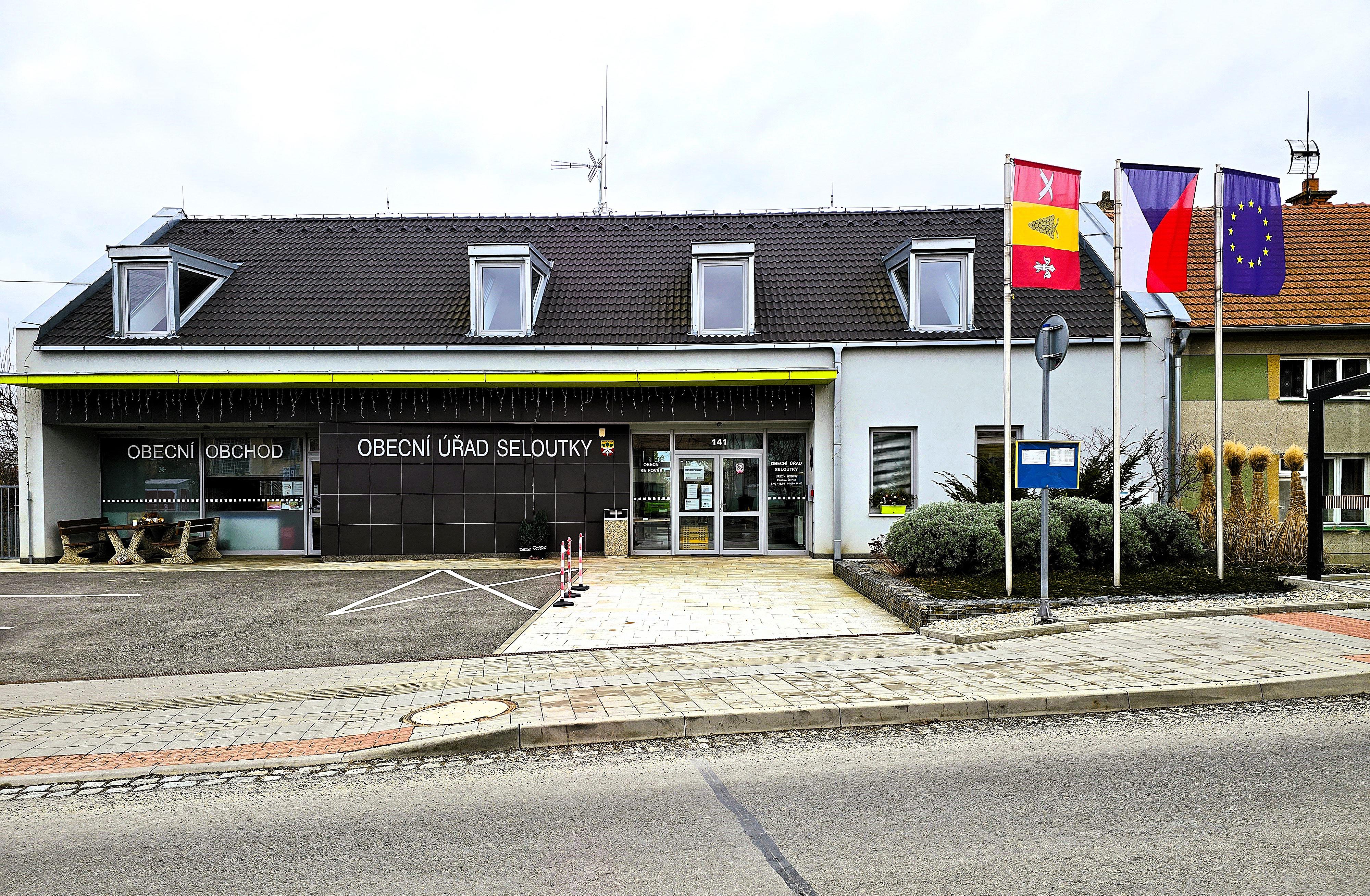 Seloutky - obecní úřad foto 2