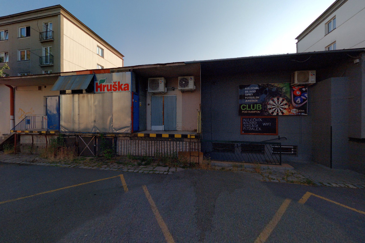 Club pod rampou foto 1