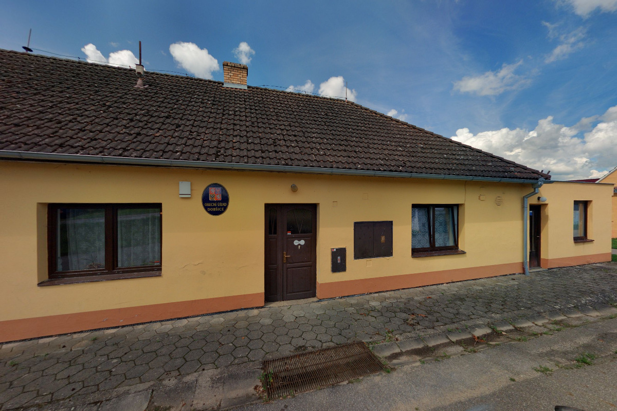 Dobšice - obecní úřad foto 1