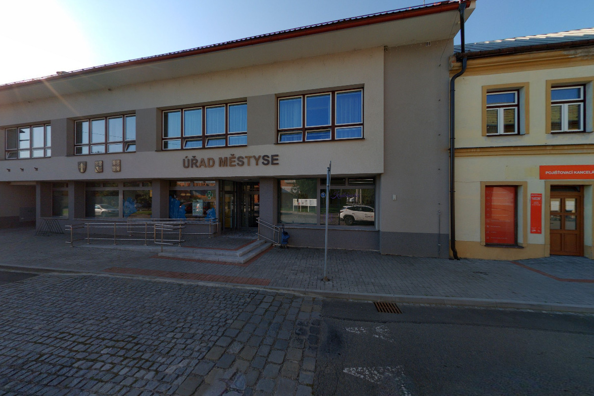 Hustopeče nad Bečvou - úřad městyse foto 4