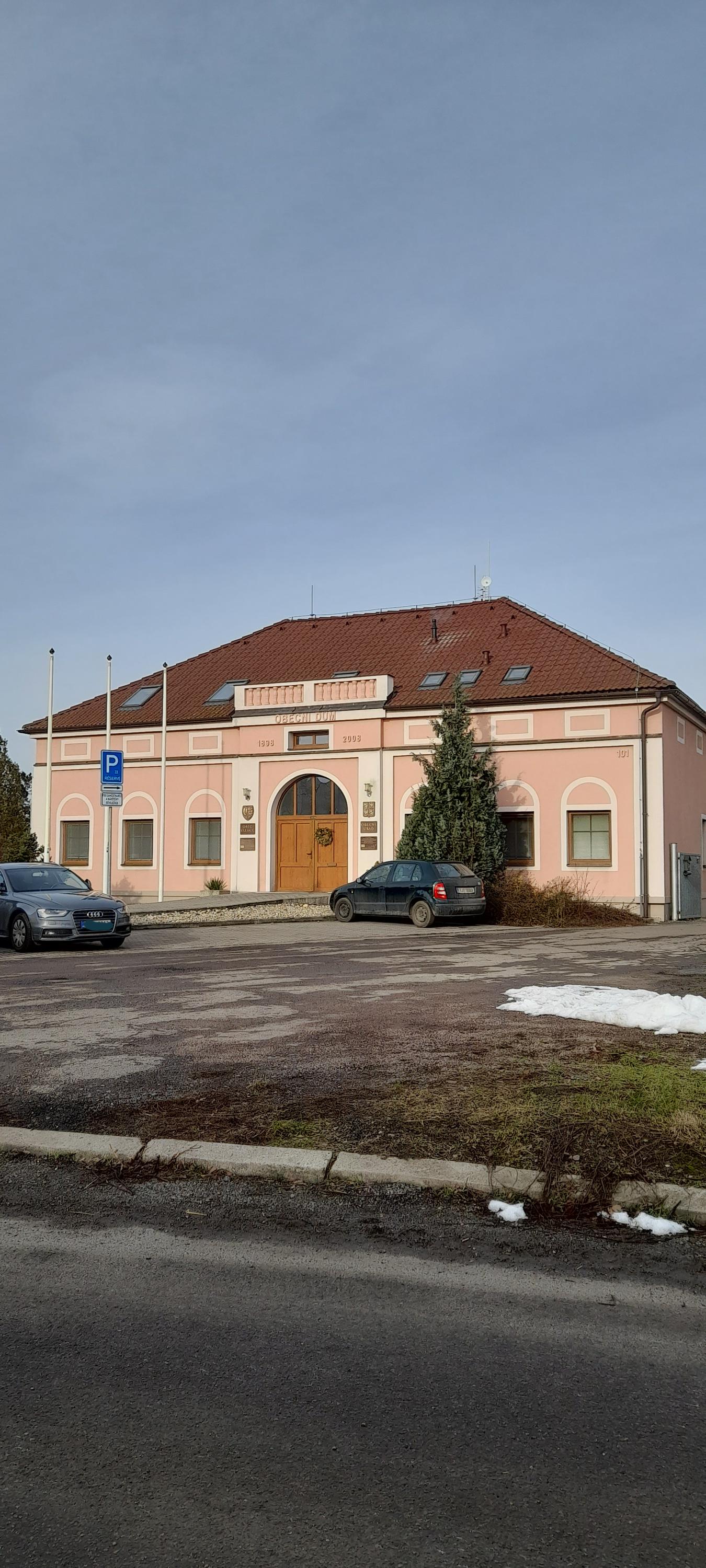 Klešice - obecní úřad foto 4