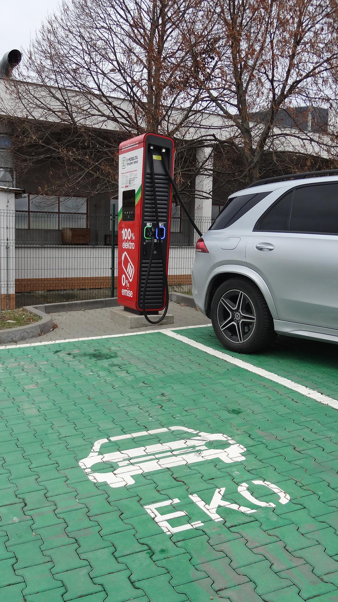 Veřejná rychlonabíjecí stanice Teplárny Brno foto 6