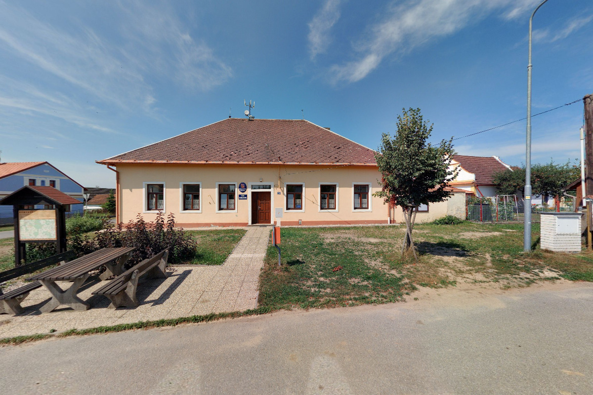Komárov - obecní úřad foto 5