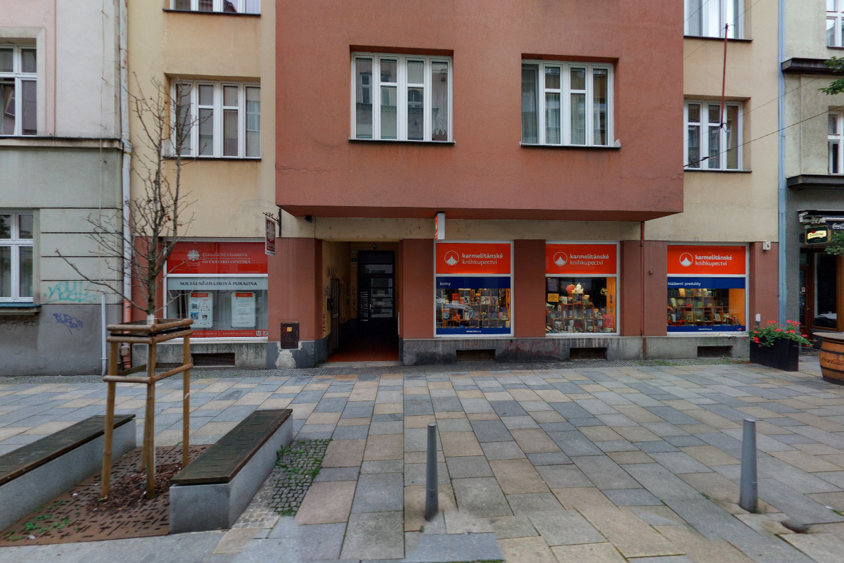 Karmelitánské knihkupectví foto 2