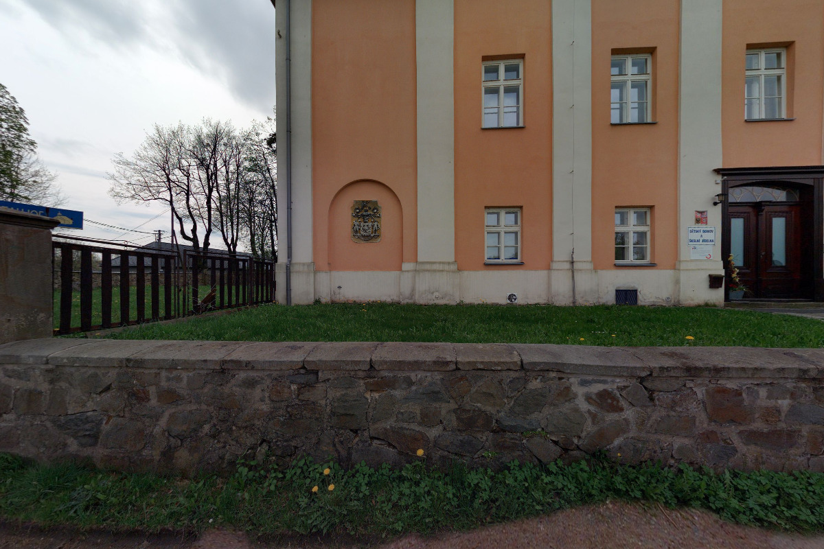 Dětský domov a školní jídelna, Melč foto 2