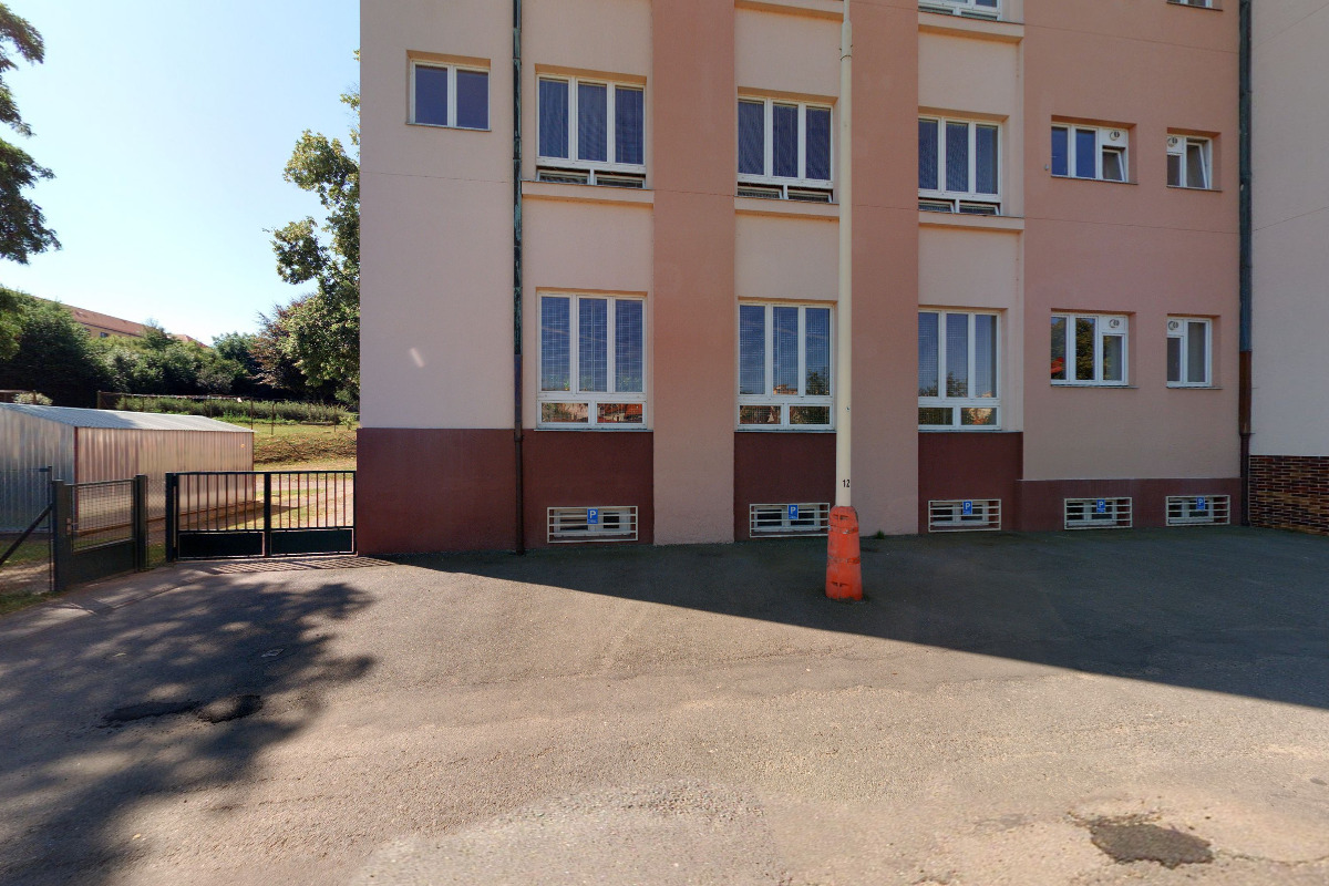 Střední zdravotnická škola, Tábor - Nabíjecí stanice foto 4